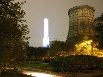 <p>Flingerns heat and power plant is its landmark. Its towers and chimneys tower above the streets and houses of the district and are easily visible from all sides. A portion of the plant is one of the technical monuments of the city Düsseldorf.</p>
