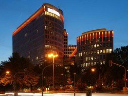 <p>The new lighting design concept of the headquarters “LEO” of the ING-DiBa AG has the slogan “WE DON´T REMEMBER DAYS – WE REMEMBER MOMENTS” and creates the illusion of a sunset on the building. With its more than 8 million private customers the ING-DiBa AG is third largest retail bank in Germany. The target of the lighting concept of the building is to emphasis the friendly, modern Image of its occupant, the design wants to be fun, wants to be exciting and wants to generate positive experiences. In total more than 460 units of a custom version of Bion Technologies tellus m were used to illuminate the top perimeter of the entire building.</p>
